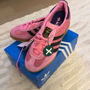 Adidas Gazelle US 7.5 pink